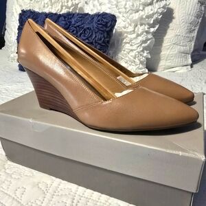 FrancoSarto Frankie Wedge in Cool Taupe - Sz 9